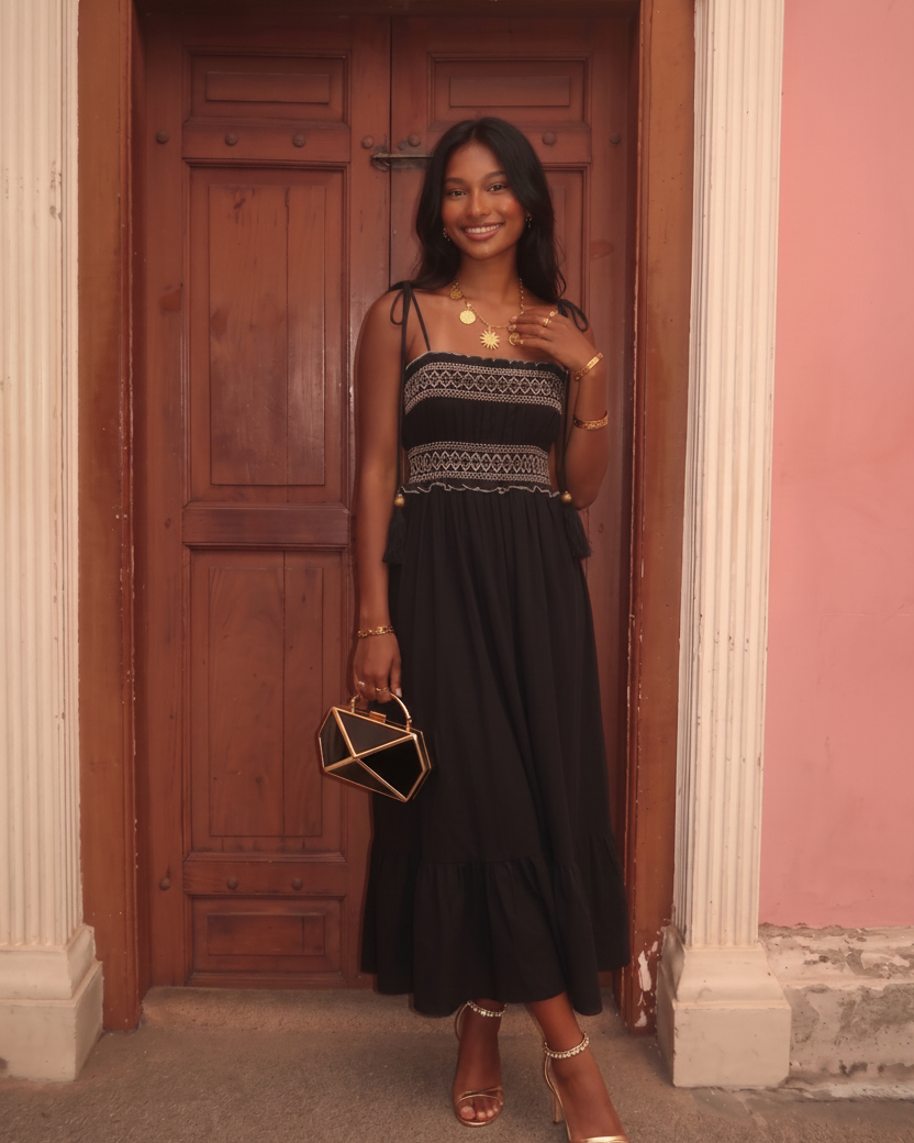 Maxi Abito Nero con Spalline a Nappina