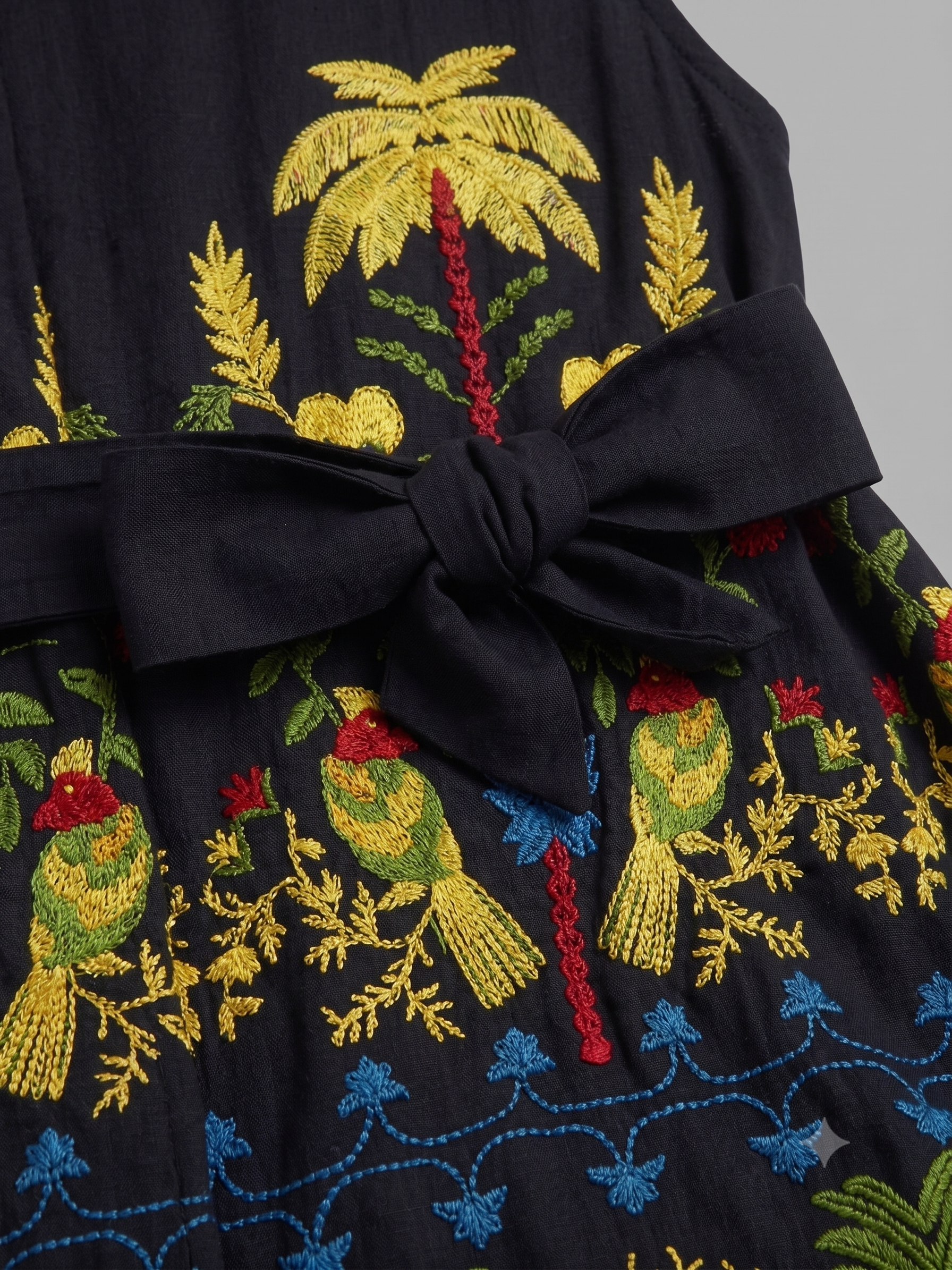 Abito Midi "Tropical Vibe" in Viscosa con Ricami Esotici