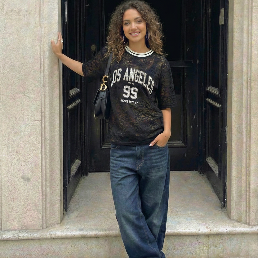 T-shirt in Pizzo Nero con Stampa College