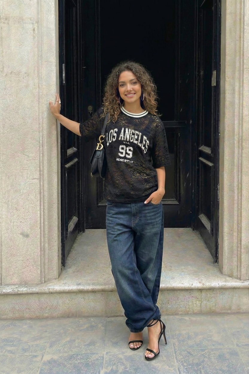 T-shirt in Pizzo Nero con Stampa College