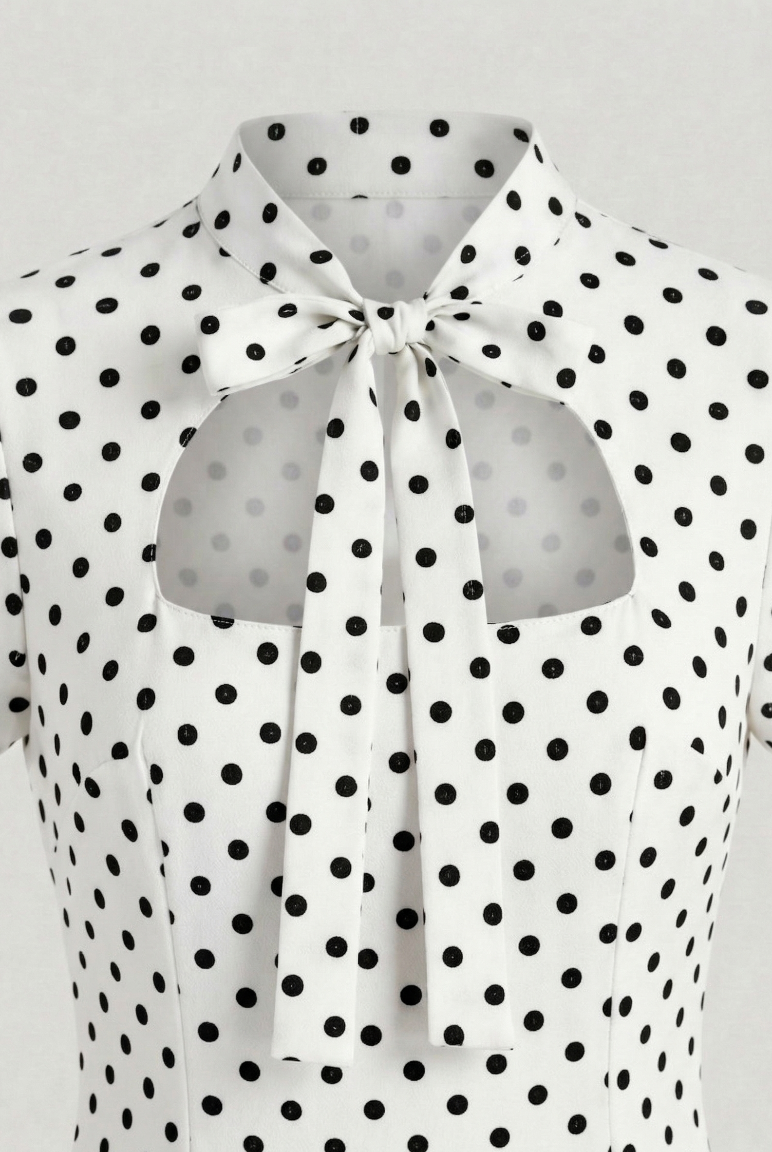 Mini Dress a Pois con Fiocco e Cut-Out