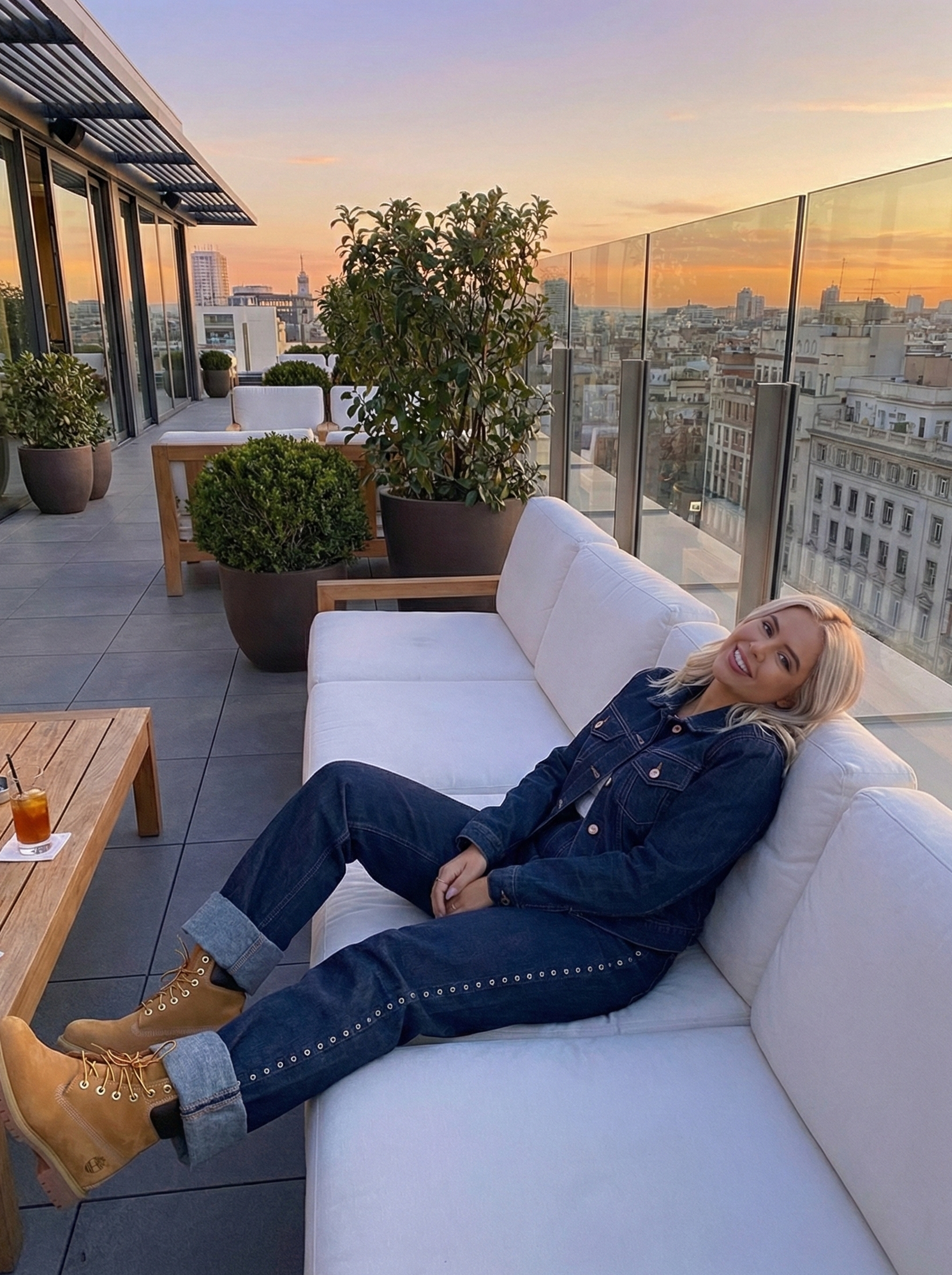 Jeans Straight Fit con Borchie