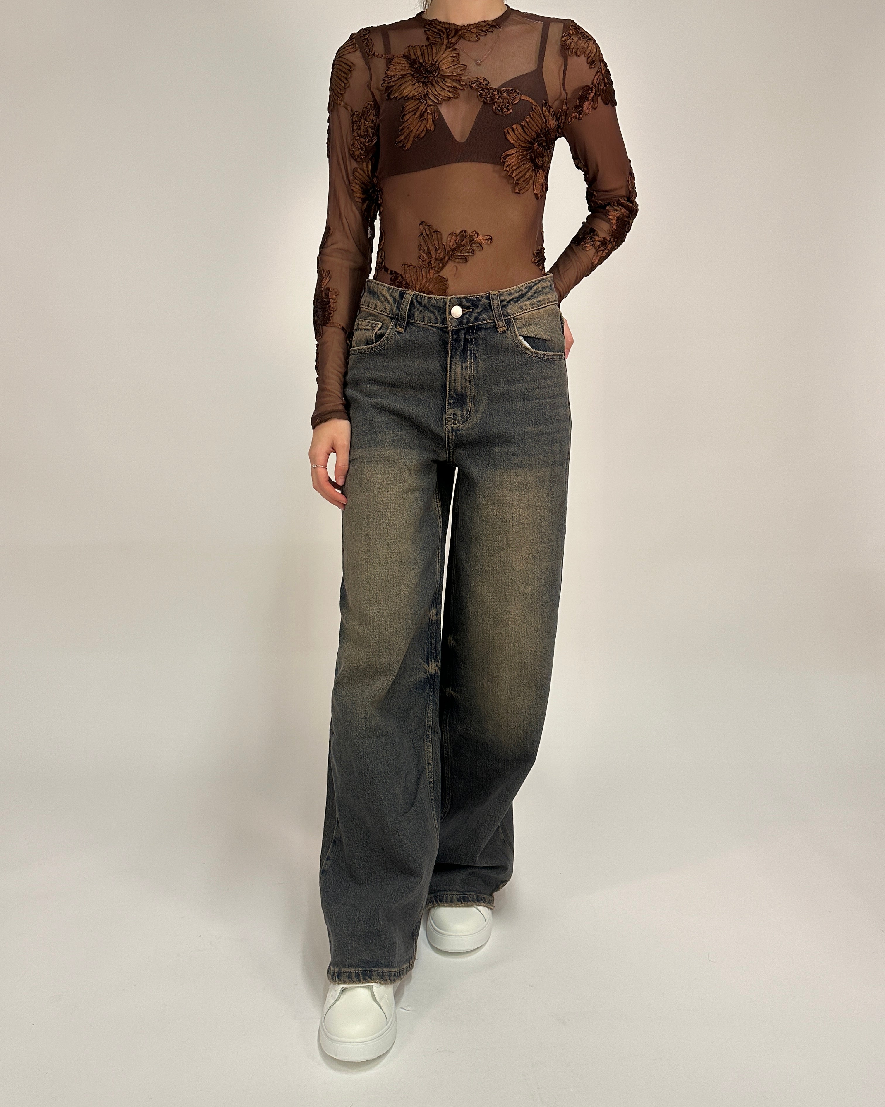 Body marrone con ricami floreali