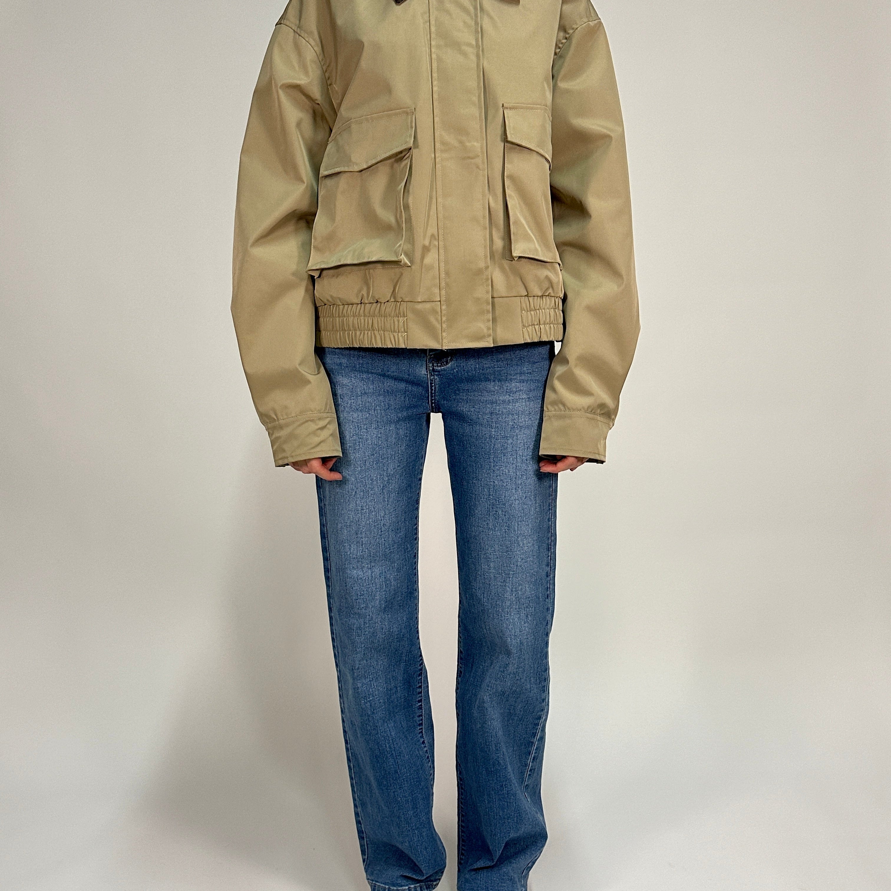 Giacca beige con collo a contrasto