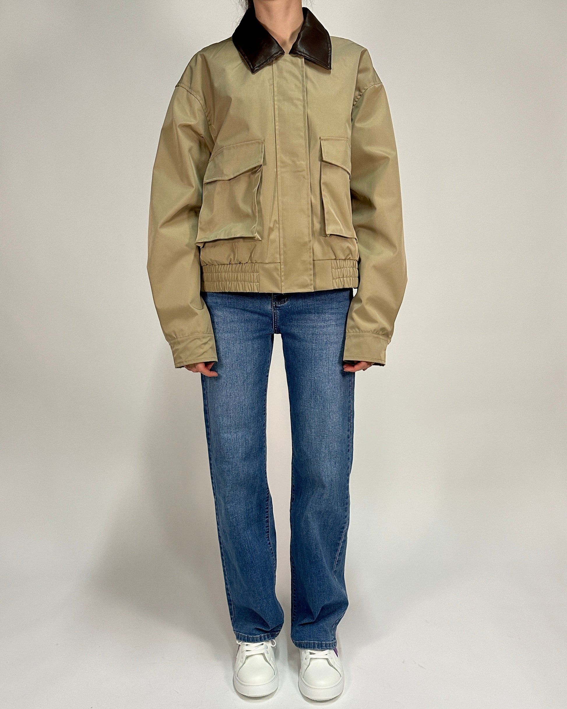 Giacca beige con collo a contrasto