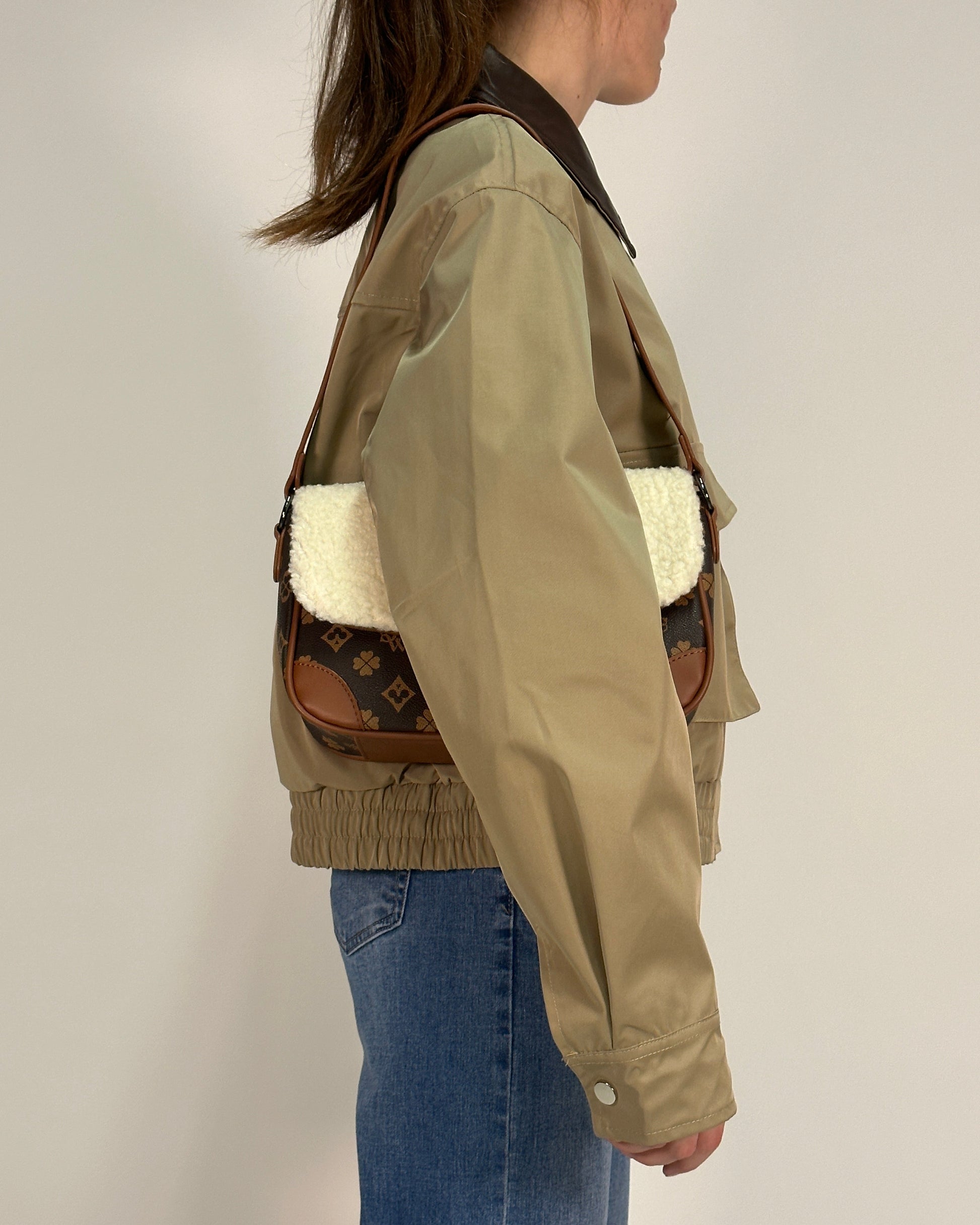 Giacca beige con collo a contrasto