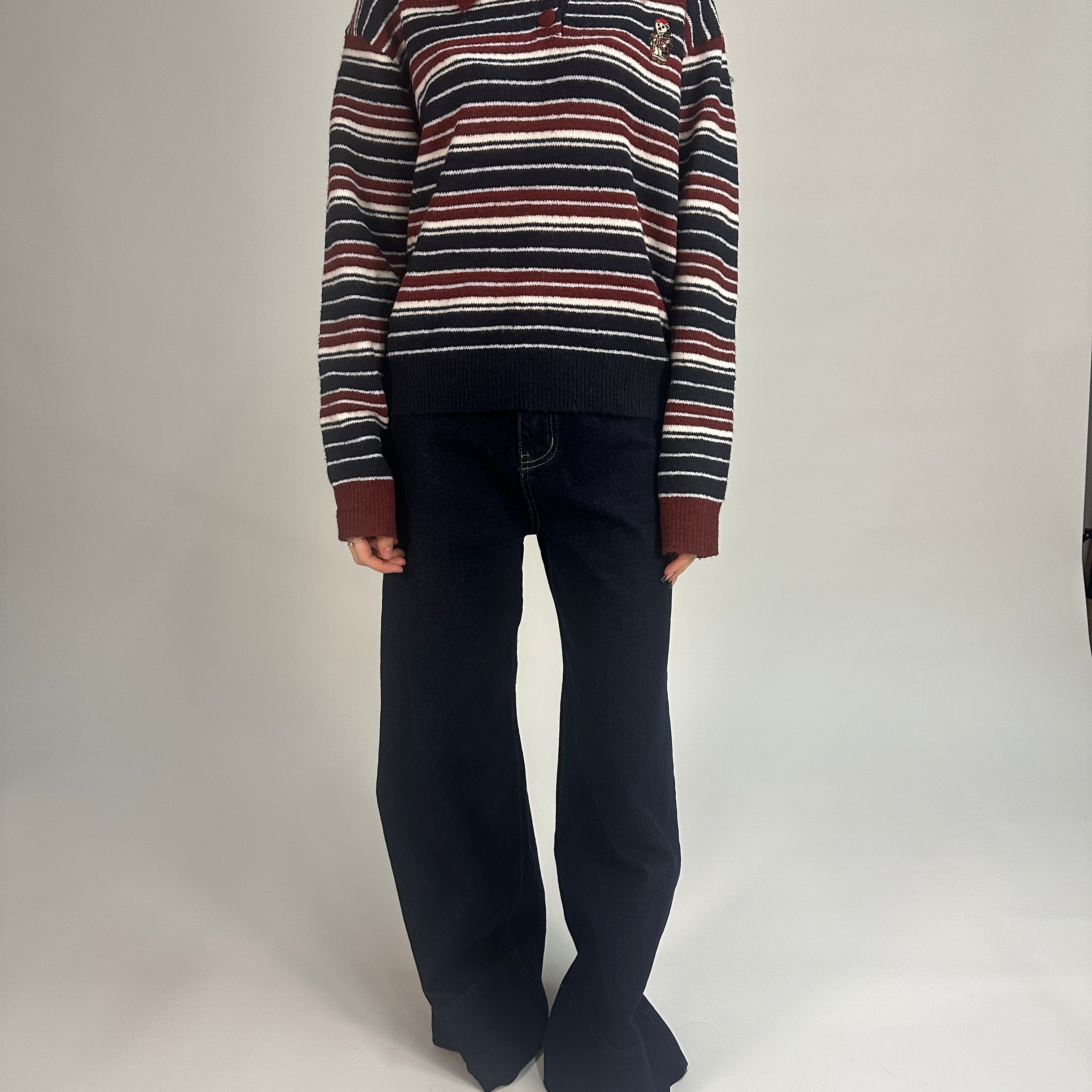 Maglione a Righe in Misto Lana con Collo Classico e Ricamo