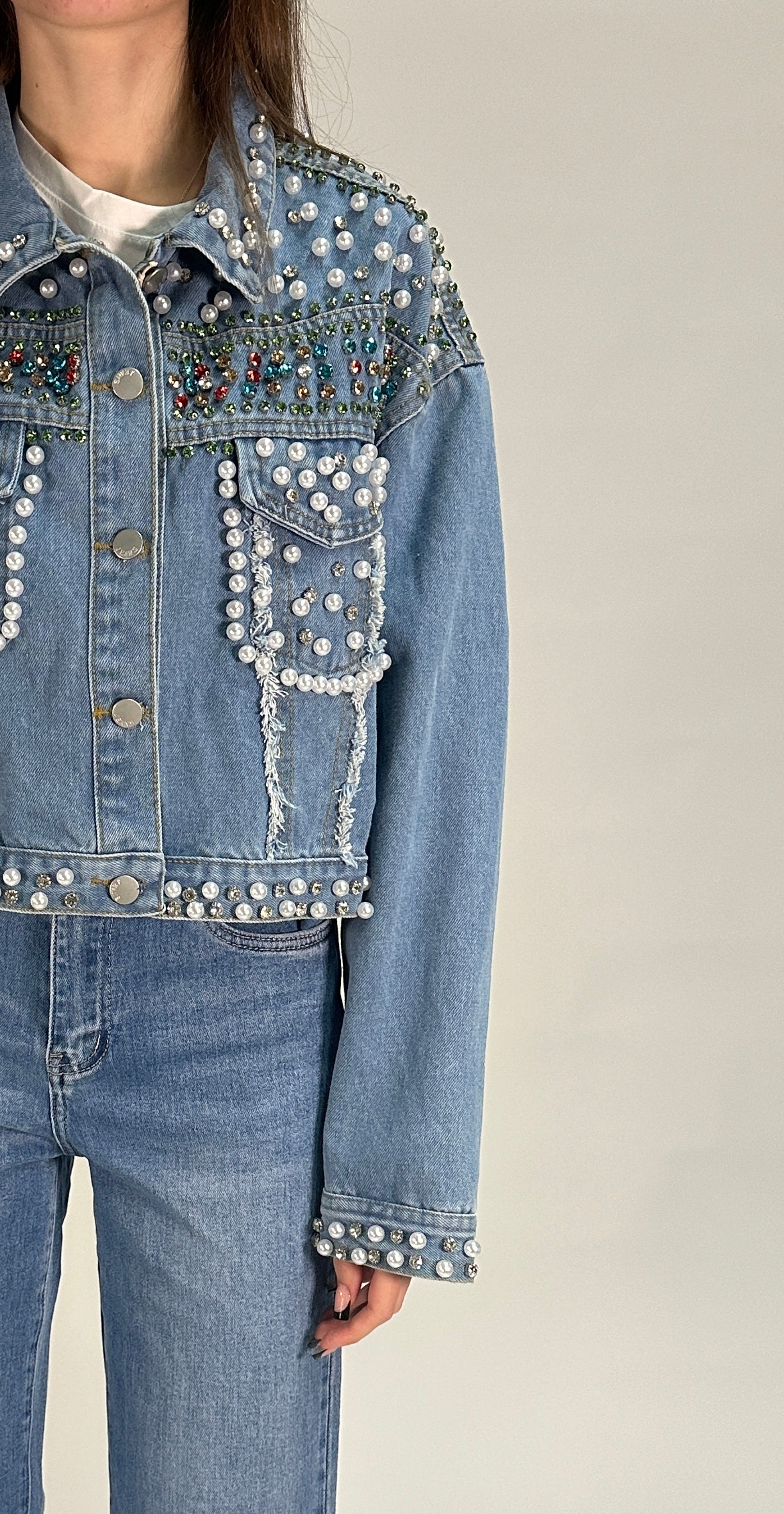 Giacca di jeans con perle e strass colorati
