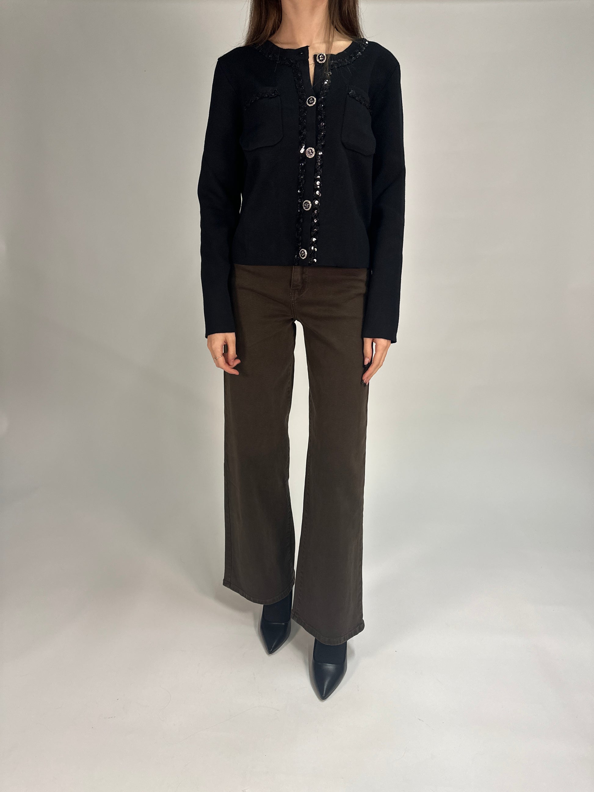 Cardigan Nero con Dettagli in Paillettes e Tasche