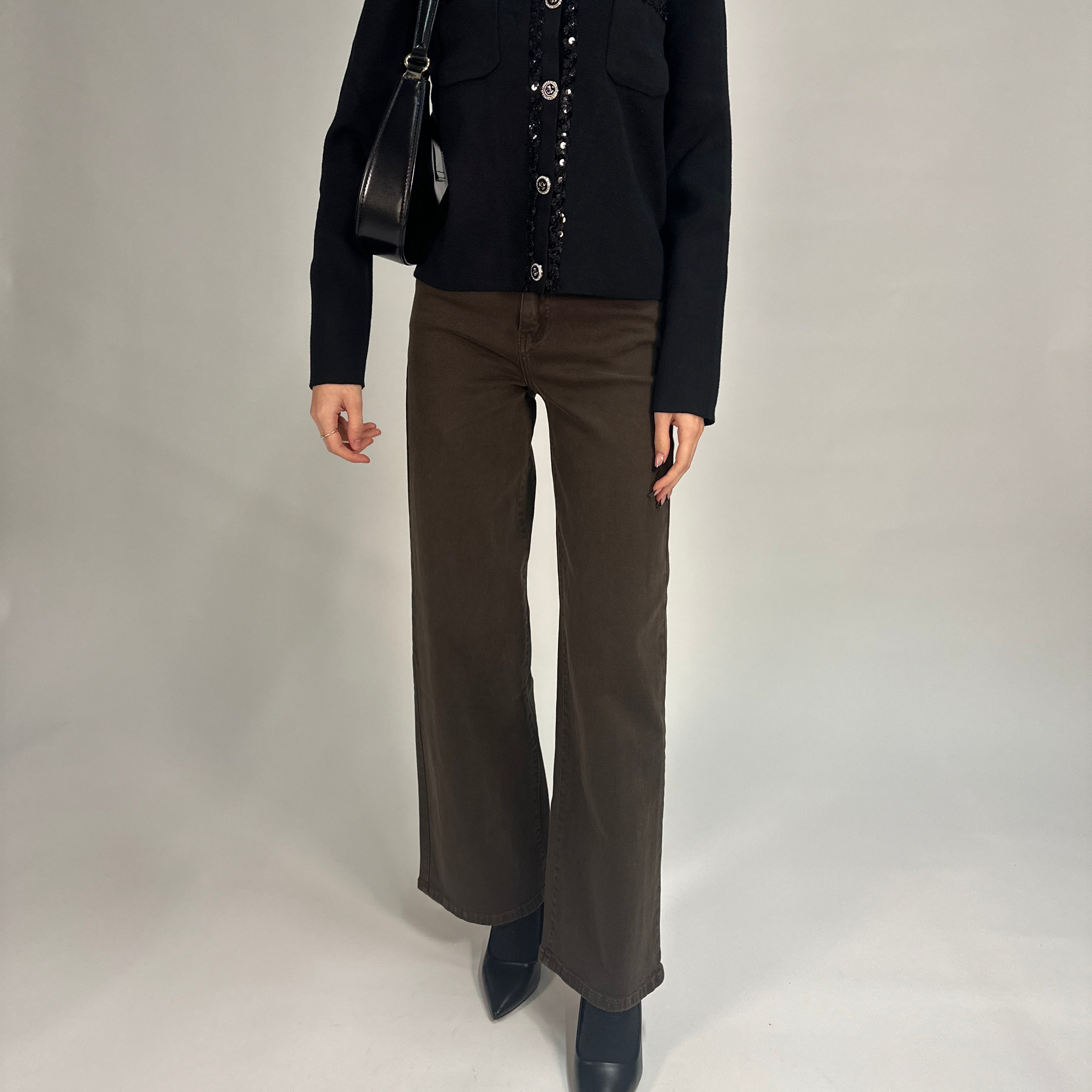 Cardigan Nero con Dettagli in Paillettes e Tasche