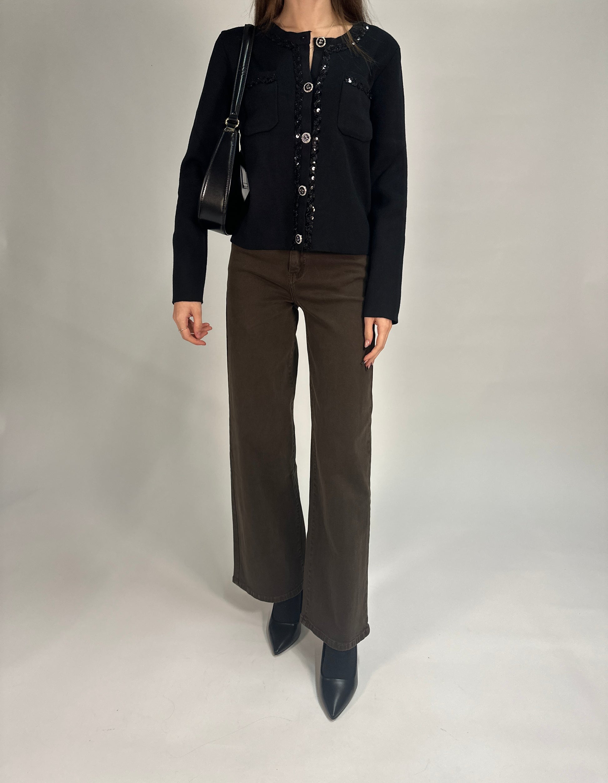 Cardigan Nero con Dettagli in Paillettes e Tasche