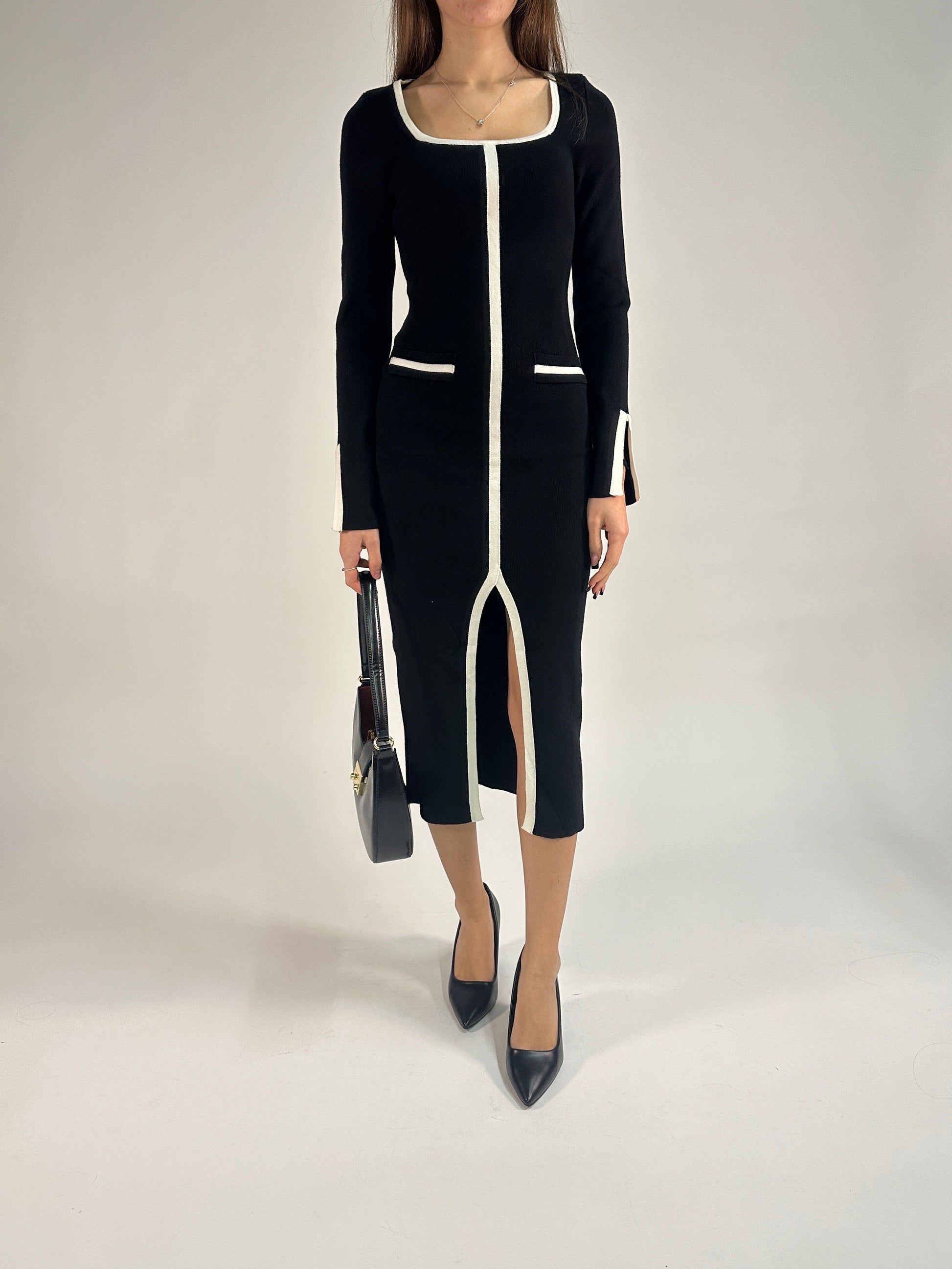 Abito Midi con Profili Bianchi