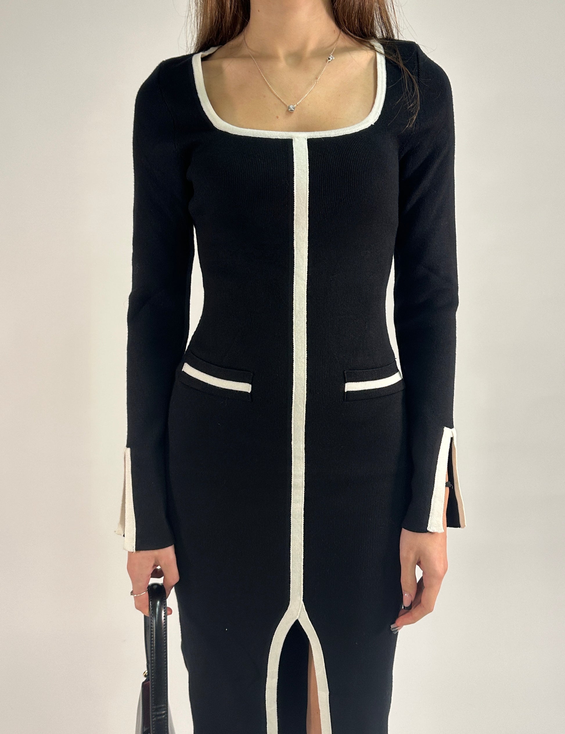 Abito Midi con Profili Bianchi