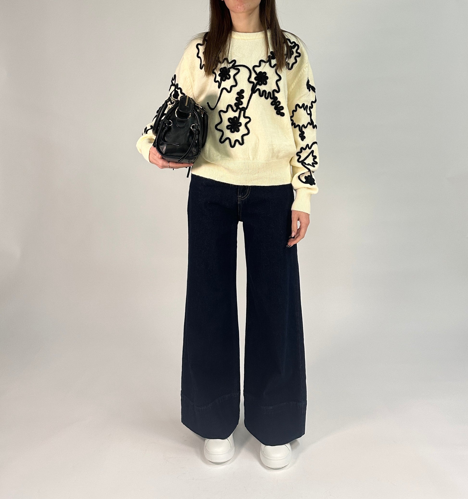 Maglione Ricamato in Rilievo