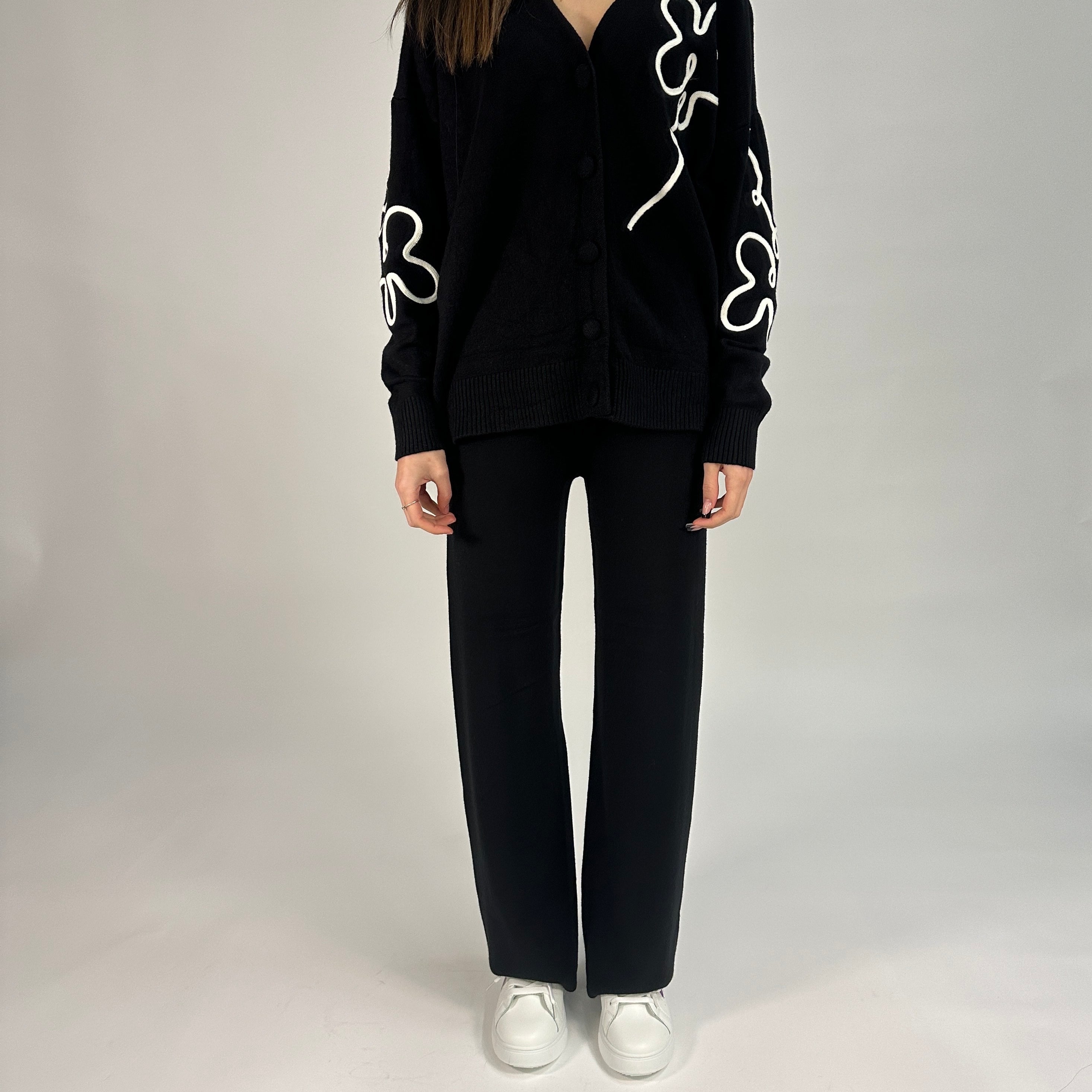 Cardigan con Ricamo a Contrasto