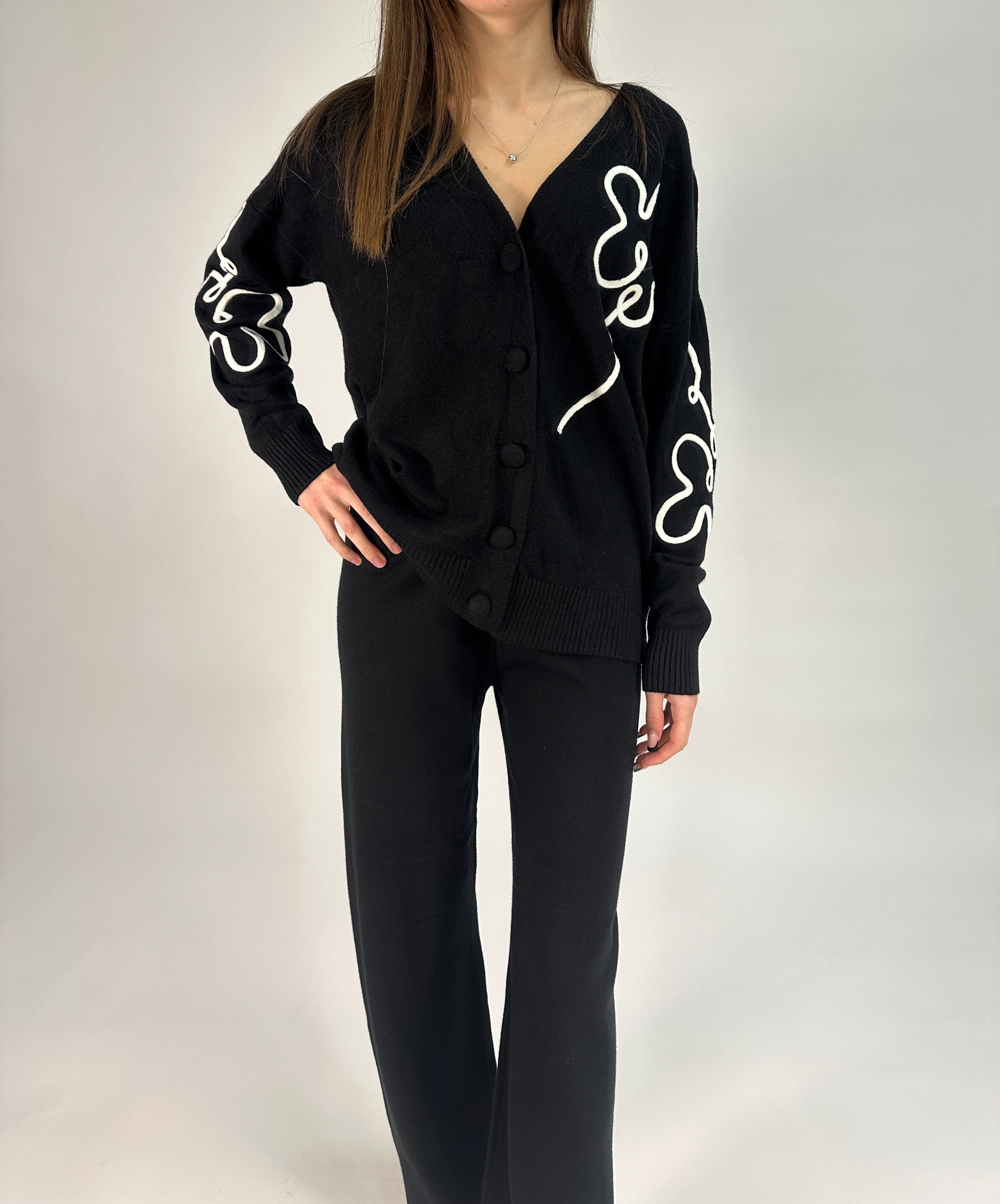 Cardigan con Ricamo a Contrasto