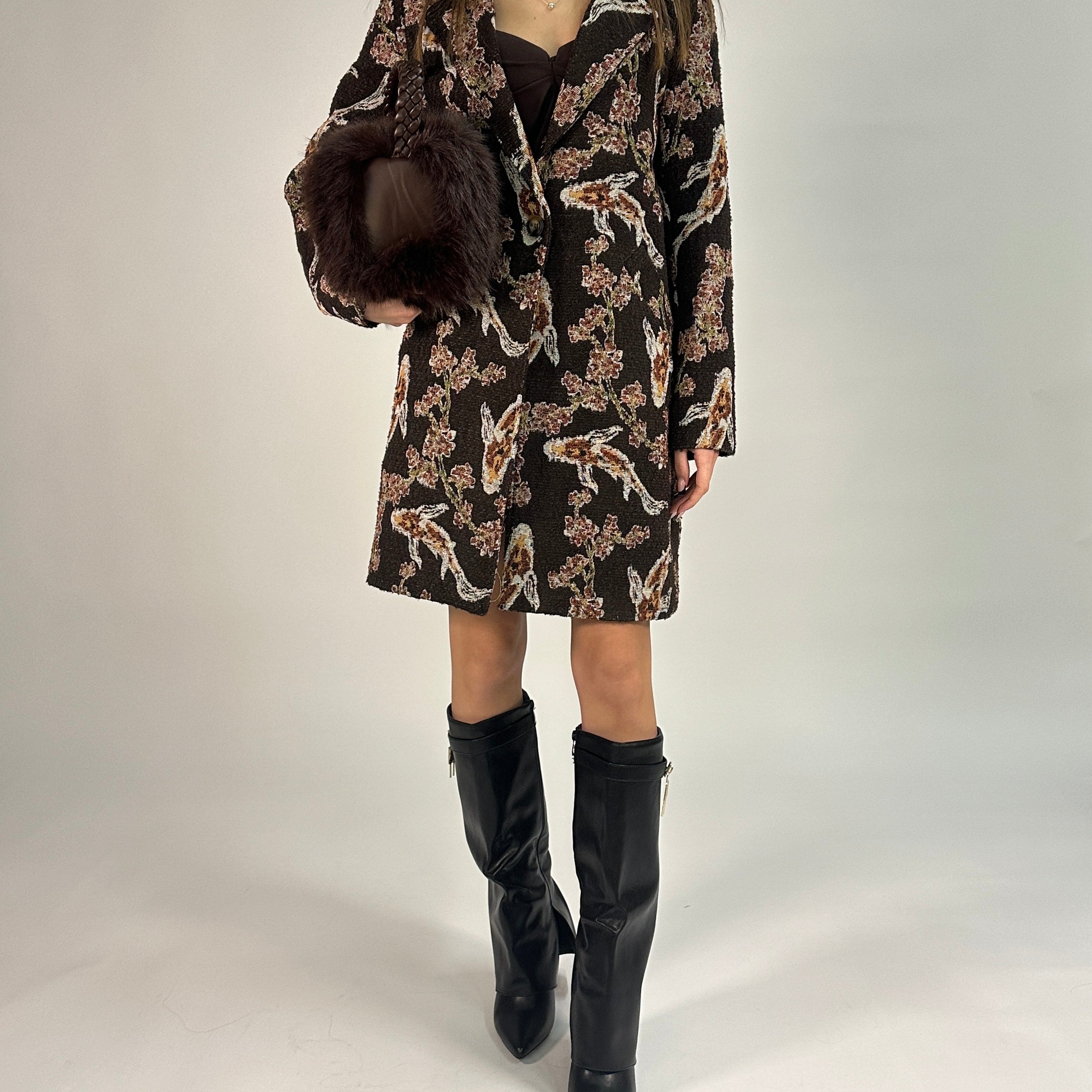 Cappotto Corto con Motivo Floreale e Carpe