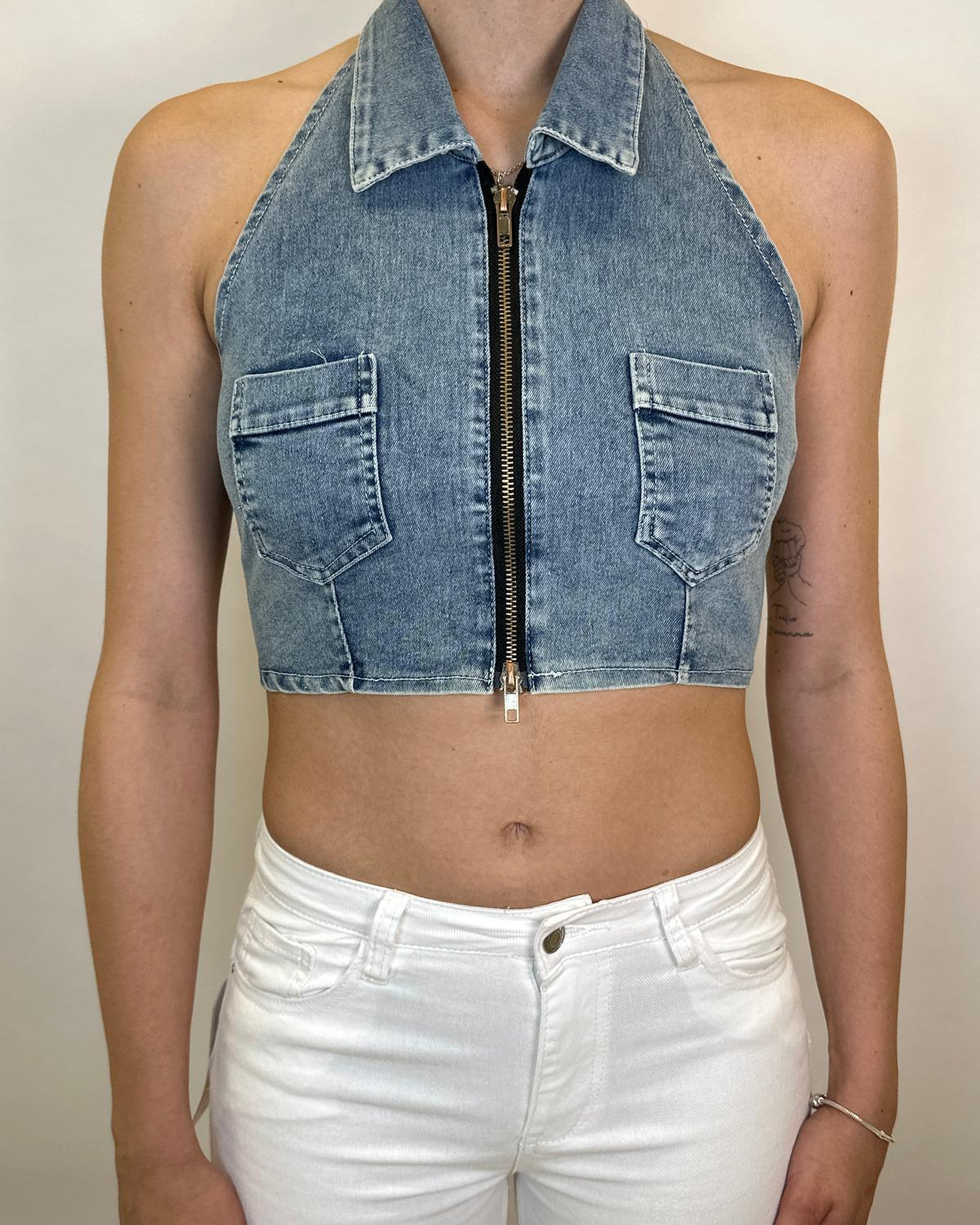 Top Cropped in Denim con Zip e Tasche – Stile Streetwear