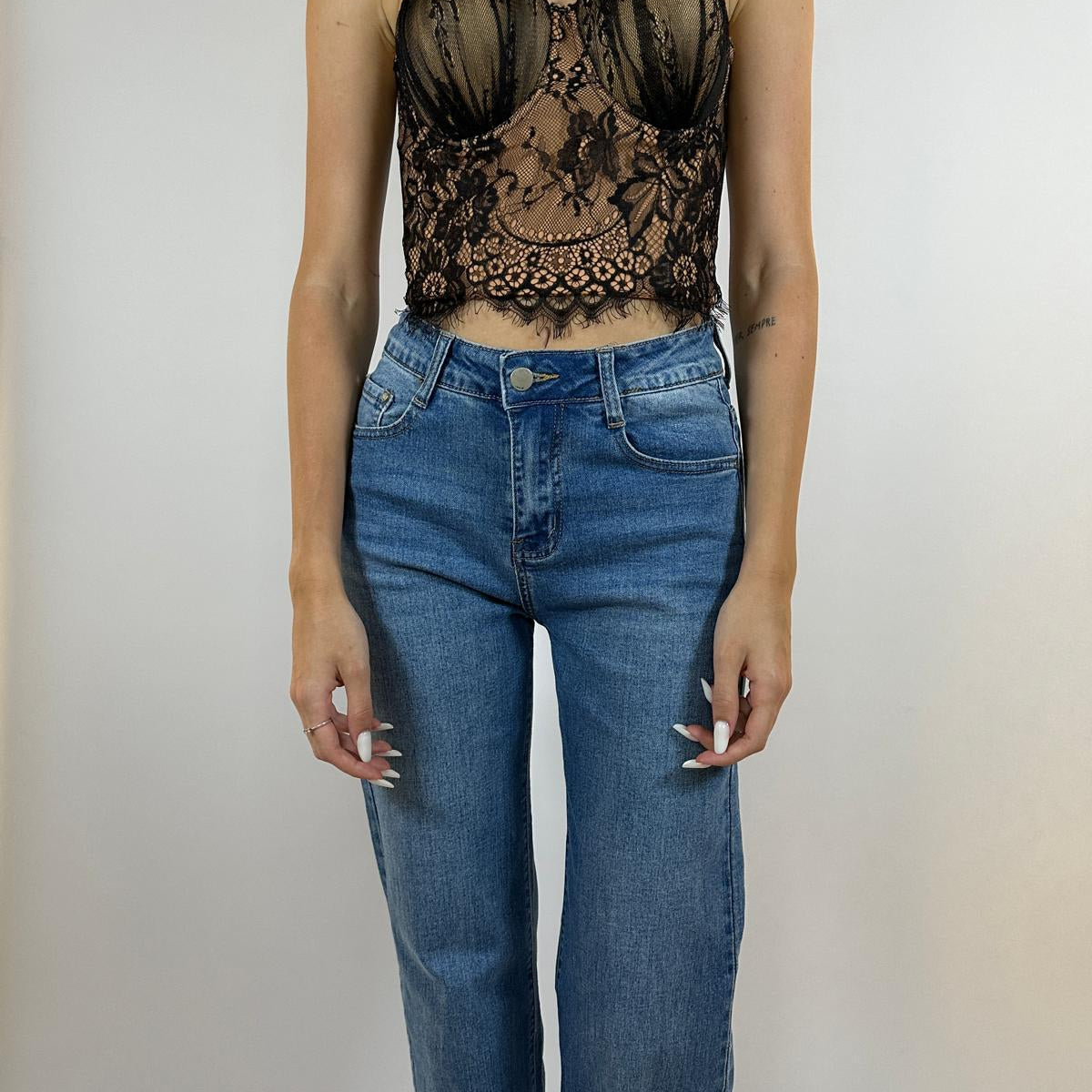 Bustino con Dettaglio Floreale Traforato