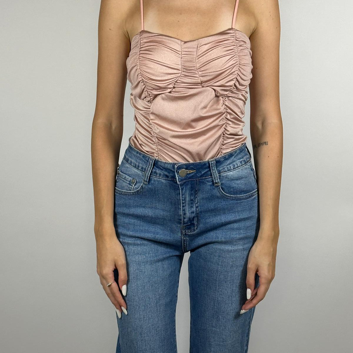 Body Satinato Rosa con Arricciature e Spalline Sottili