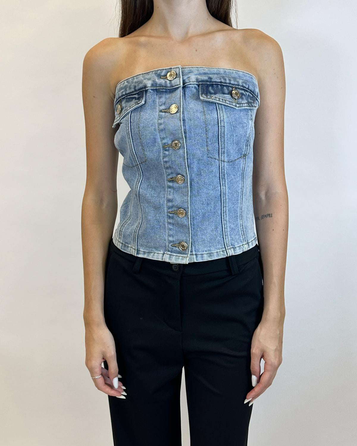 Top Denim Aderente con Bottoni